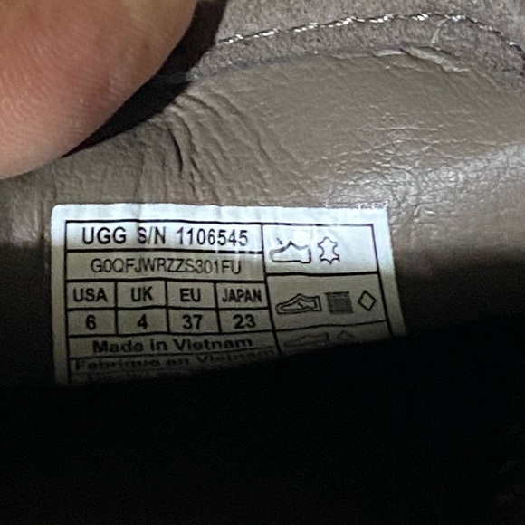 Women’s slip on Uggs. Size 6. Gray. Practically brand new. Worn once. - Picture 5 of 5
